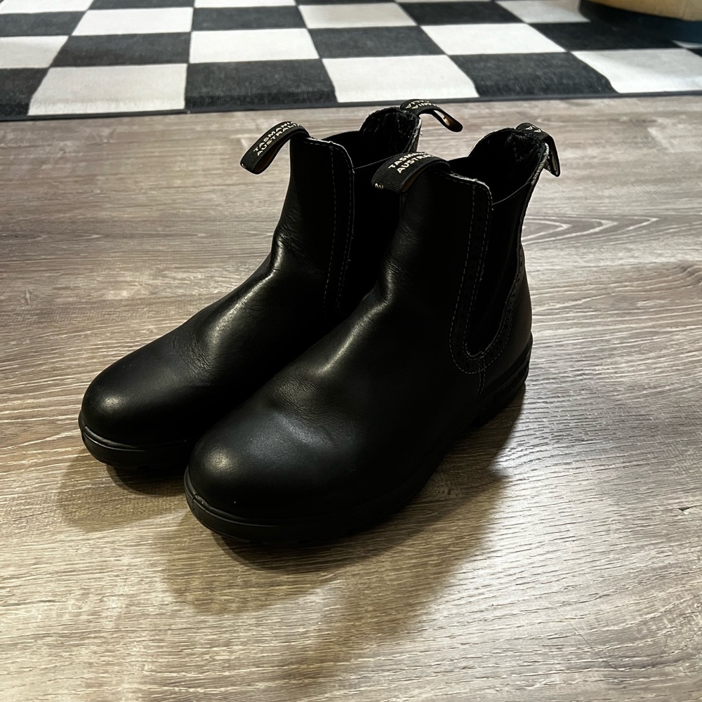 Women’s Blundstone boots, size 8, black